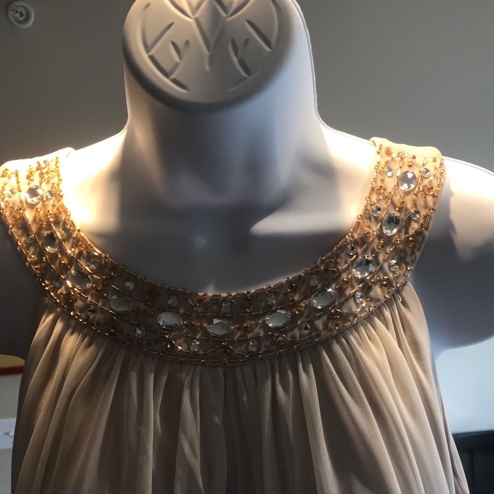 Keyhole, sleeveless dress with a full lining - Picture 4 of 7